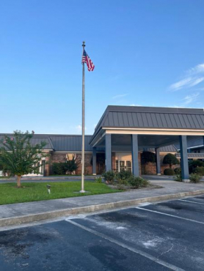 Days Inn by Wyndham Hinesville Near Fort Stewart, Newly Renovated, Free Hot Breakfast, Restaurant and Bar